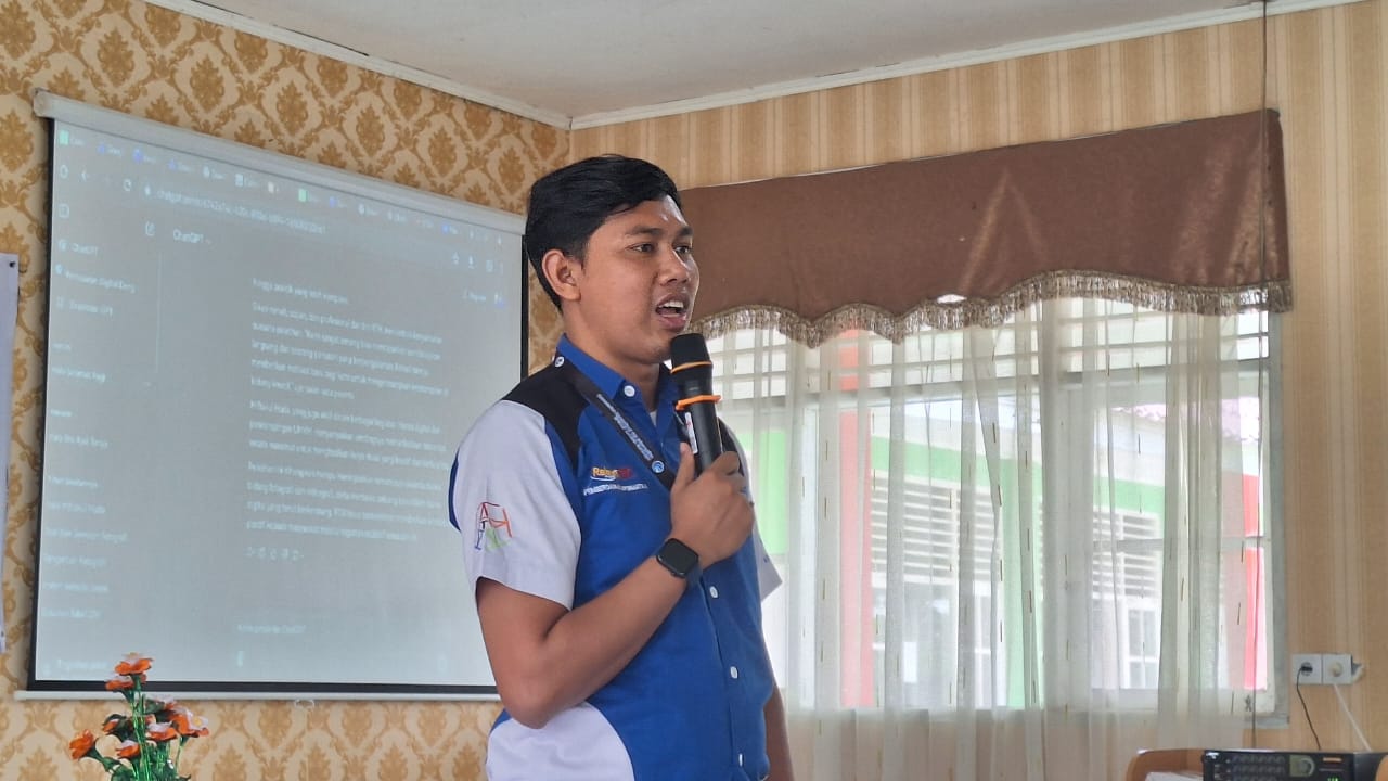  Relawan TIK Surabaya gelar Pelatihan Videografi dan Fotografi di SMK N 1 SINTOGA